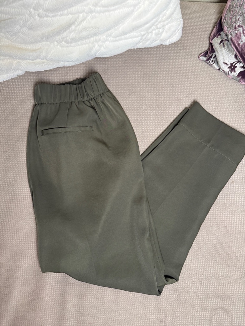 Vince Olive Green Cropped Ankle Pants - Flaws Noted